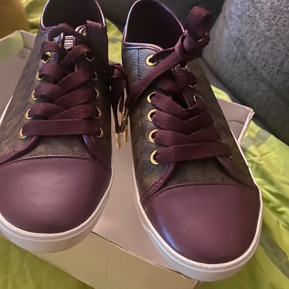 Michae Kors Sneakers - Picture 6 of 7